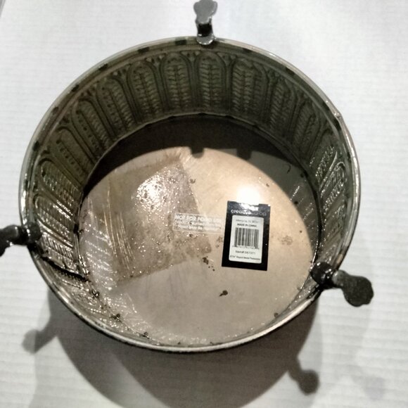 Round Metal Cake/Display Risers, Set of Two, Vintage, NWT - Picture 12 of 14